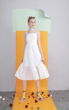 MOOSY白色蕾丝吊带连衣裙