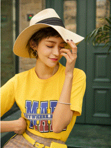 AIRIQI爱蕊崎女装新品亮黄色字母时尚T恤
