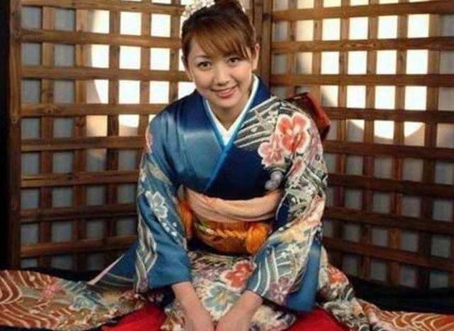 在日本打工的多数中国人为何短短几年就会娶日本女孩? 网友: 现实旅游业