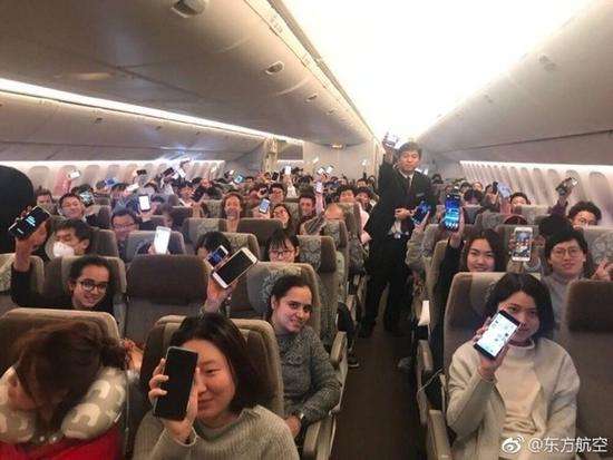 好消息！飞机上可以玩手机，可连WiFi，但要注意这一点