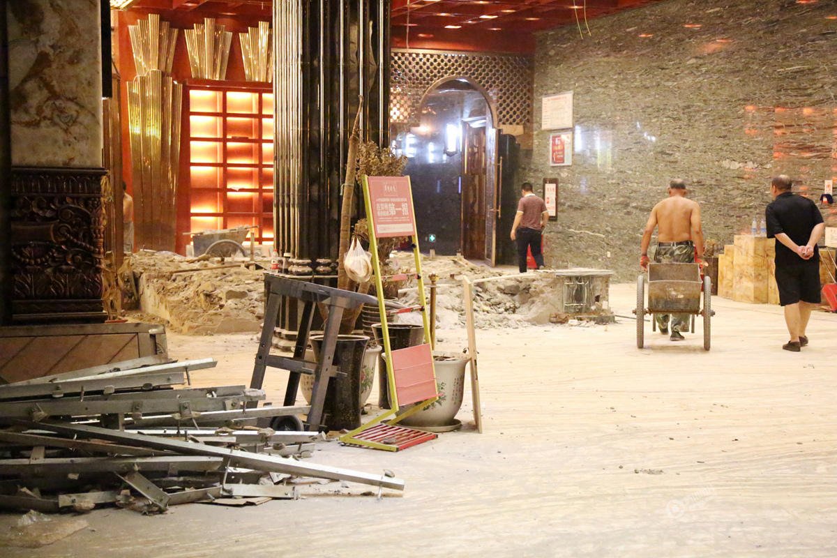 郑州皇家一号室内豪华装修被拆 年底将变商场